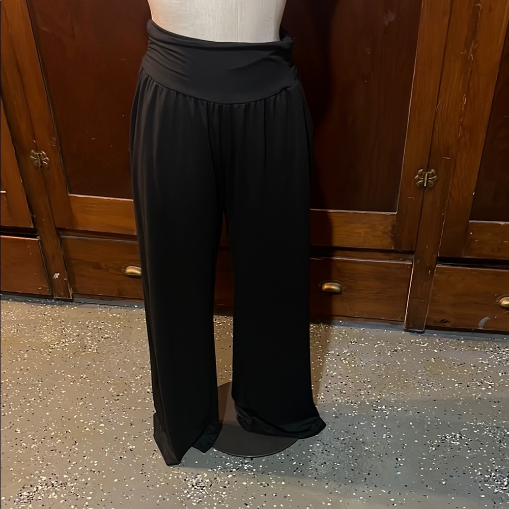 Black Wide-Leg Pants with Flowing Silhouette